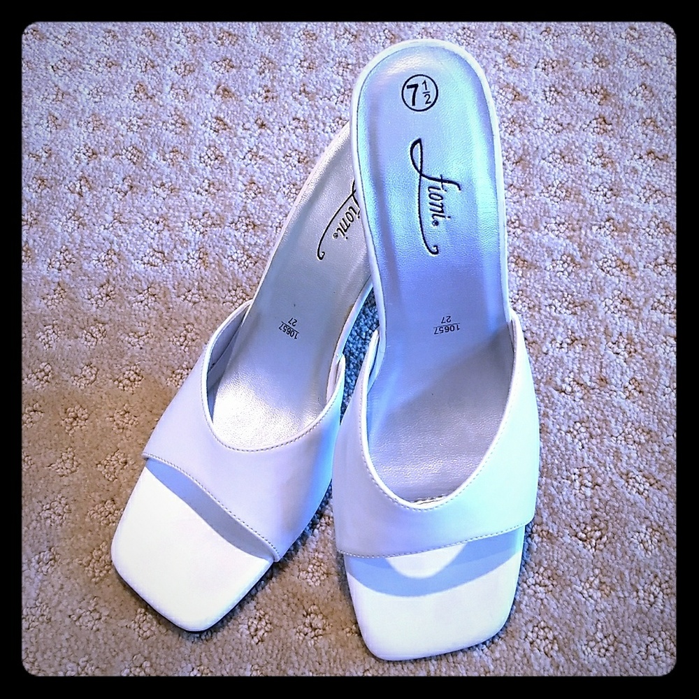Fioni White Women's Sandals